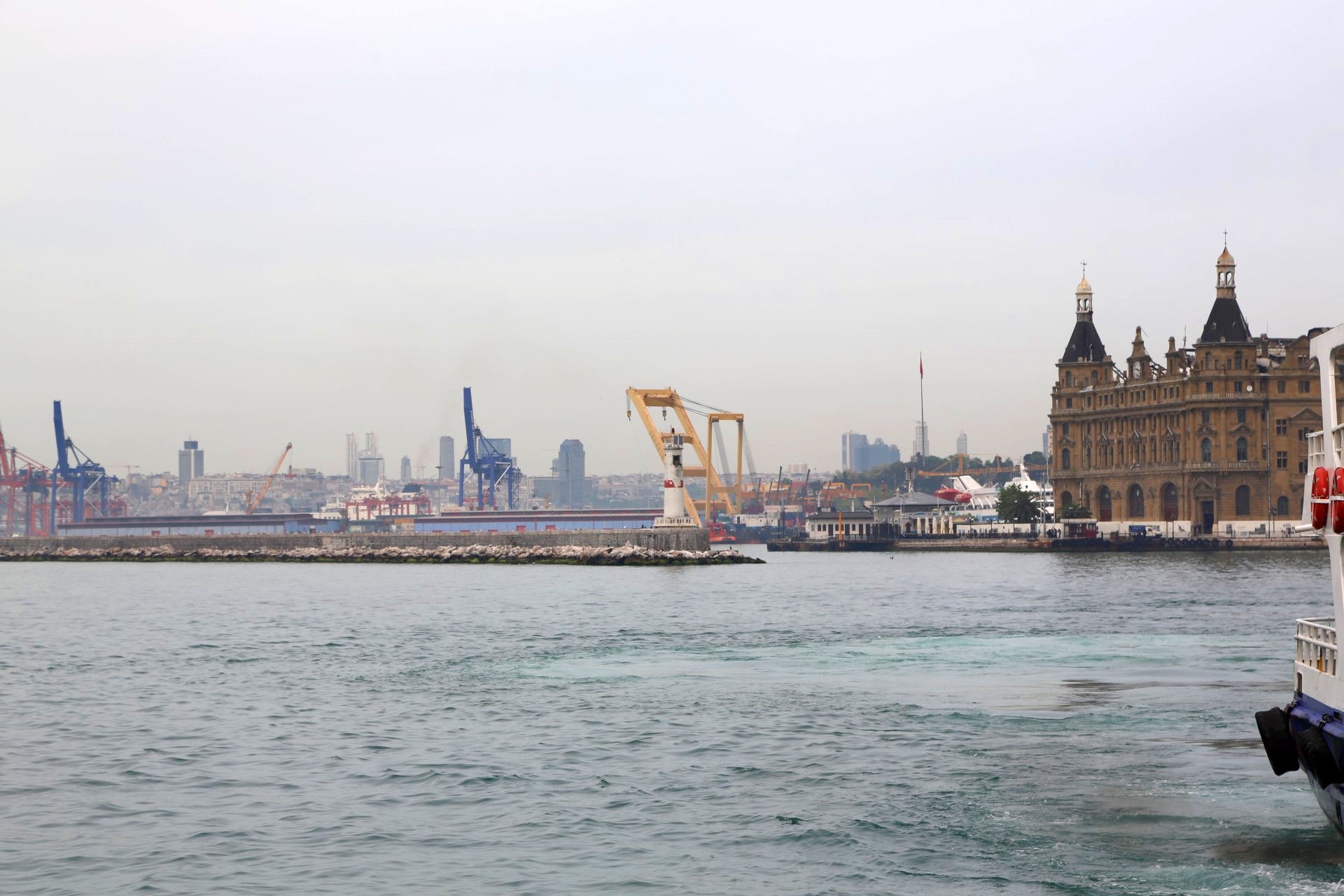 Floating Crane Zakhariy is at Haydarpasa Port!